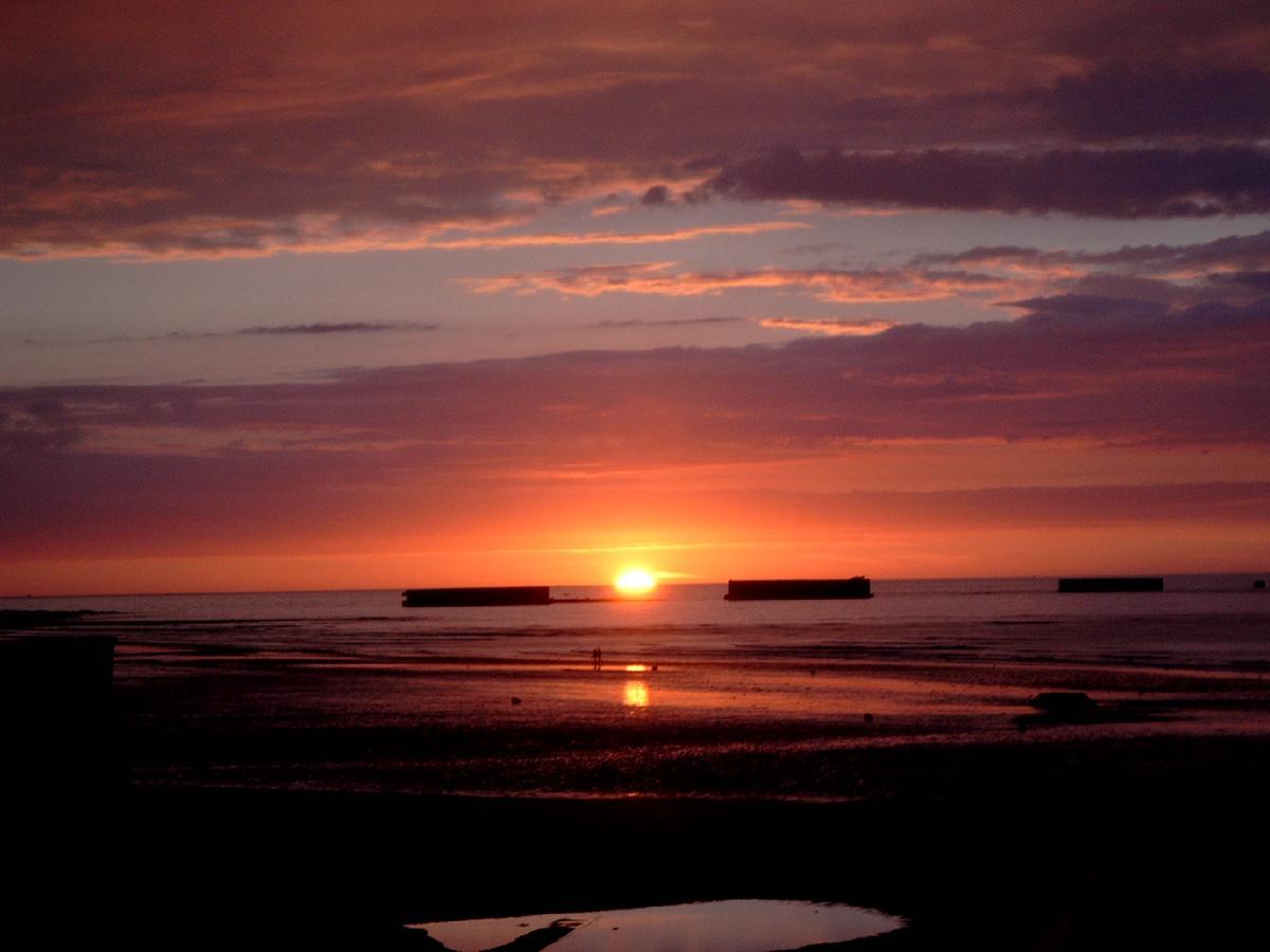 Arroplace Arromanches-les-Bains Exterior foto